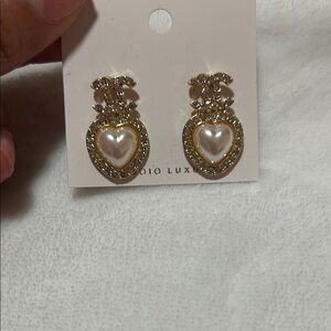 Elegant Gold and Pearl Heart Earrings